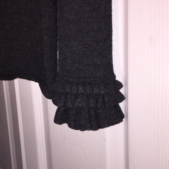 Gray Merlino wool sweater w/accent cuff sleeve - Picture 3 of 9